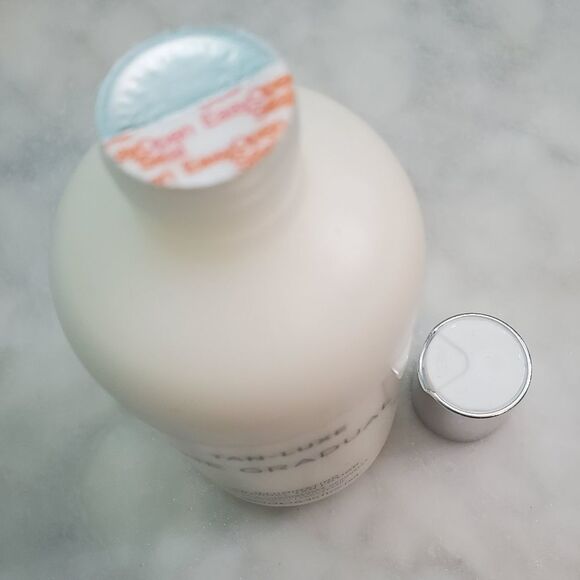 TAN Luxe the Gradual Self Tanning Lotion - Picture 8 of 12